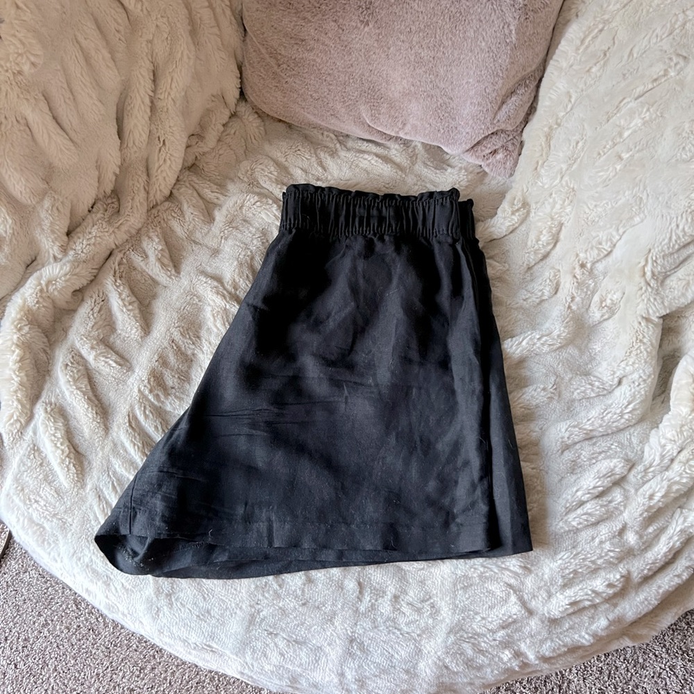 Linen blend black flowy shorts